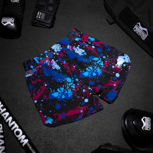 Das atmungsaktive, strapazierfähige Material der Fightshorts FUSION Splatter Blue sorgt für Komfort und Langlebigkeit bei intensiven Trainingseinheiten und Wettkämpfen in MMA und Muay Thai.