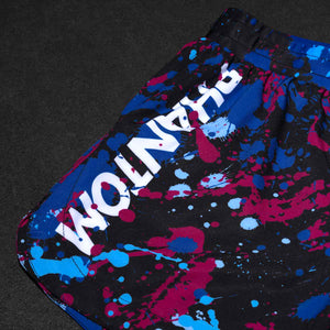 Die über dem Knie endenden Fightshorts FUSION Splatter Blue unterstützen Bewegungsfreiheit und Flexibilität in Kampfsportarten wie MMA und Ringen. Der funktionale Schnitt eignet sich perfekt für dynamische Bewegungen im Sparring und Wettkampf.