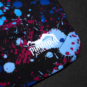 Die blauen Fightshorts FUSION Splatter von Phantom Athletics sind leicht, atmungsaktiv und langlebig und sorgen für einen stilvollen und funktionalen Look bei Grappling und Ringen. Ideal für Trainings- und Wettkampfsituationen.