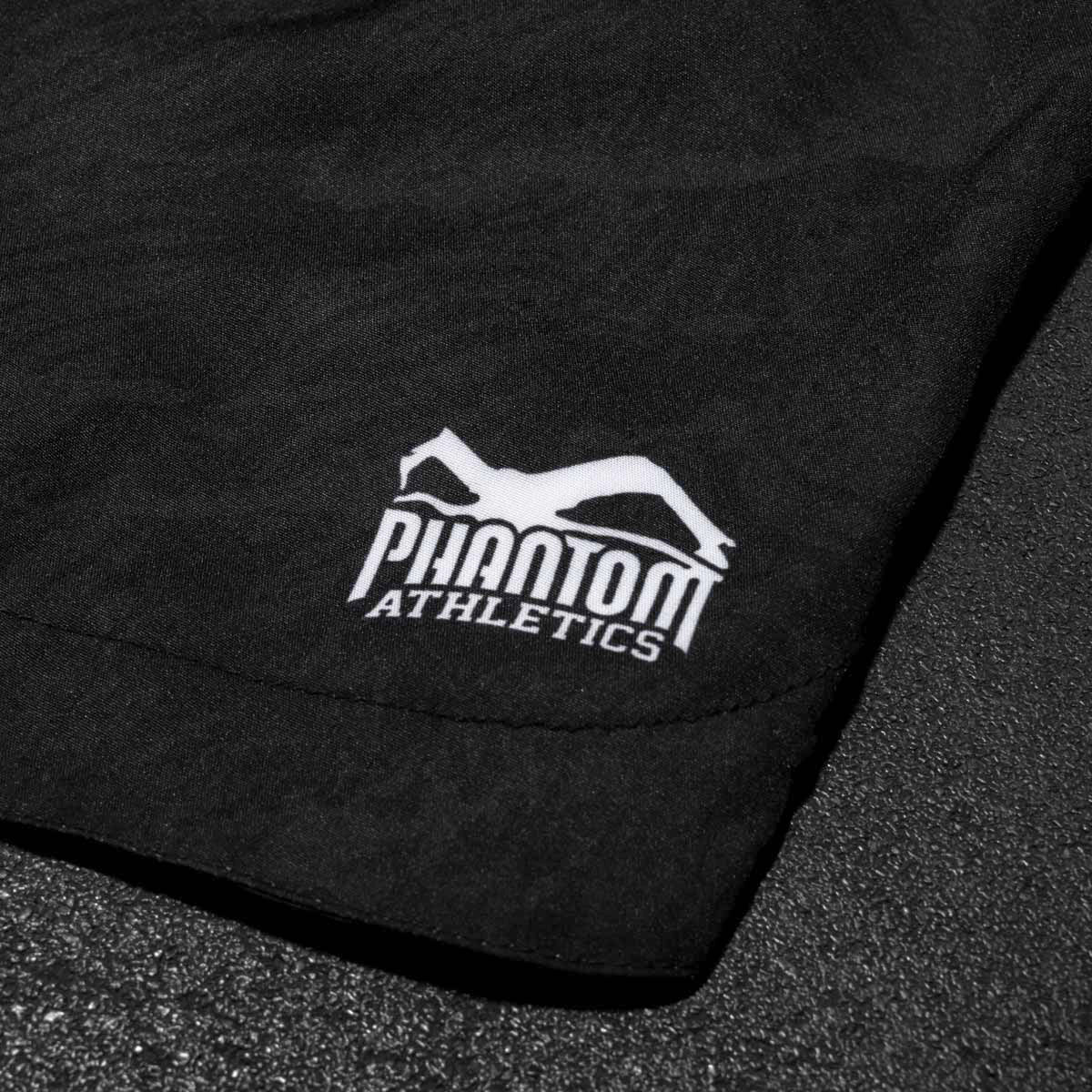 Der Schnitt der Fightshorts FUSION Lionheart endet knapp über dem Knie und fördert maximale Bewegungsfreiheit für MMA, Grappling und Muay Thai. Die Shorts wurden speziell für Kampfsportarten entwickelt, die Flexibilität und Stabilität erfordern.