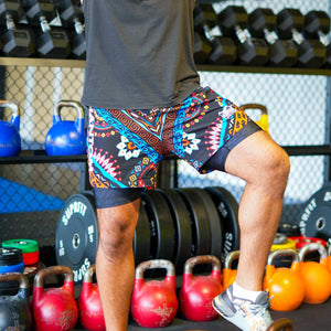 Hochfunktionale 2-in-1 Fightshorts von Phantom Athletics im Hakuna-Matata-Design, ideal für MMA, Grappling und Kampfsport. Leichtes Material und integrierte Kompressionsshorts bieten Komfort und Stabilität.