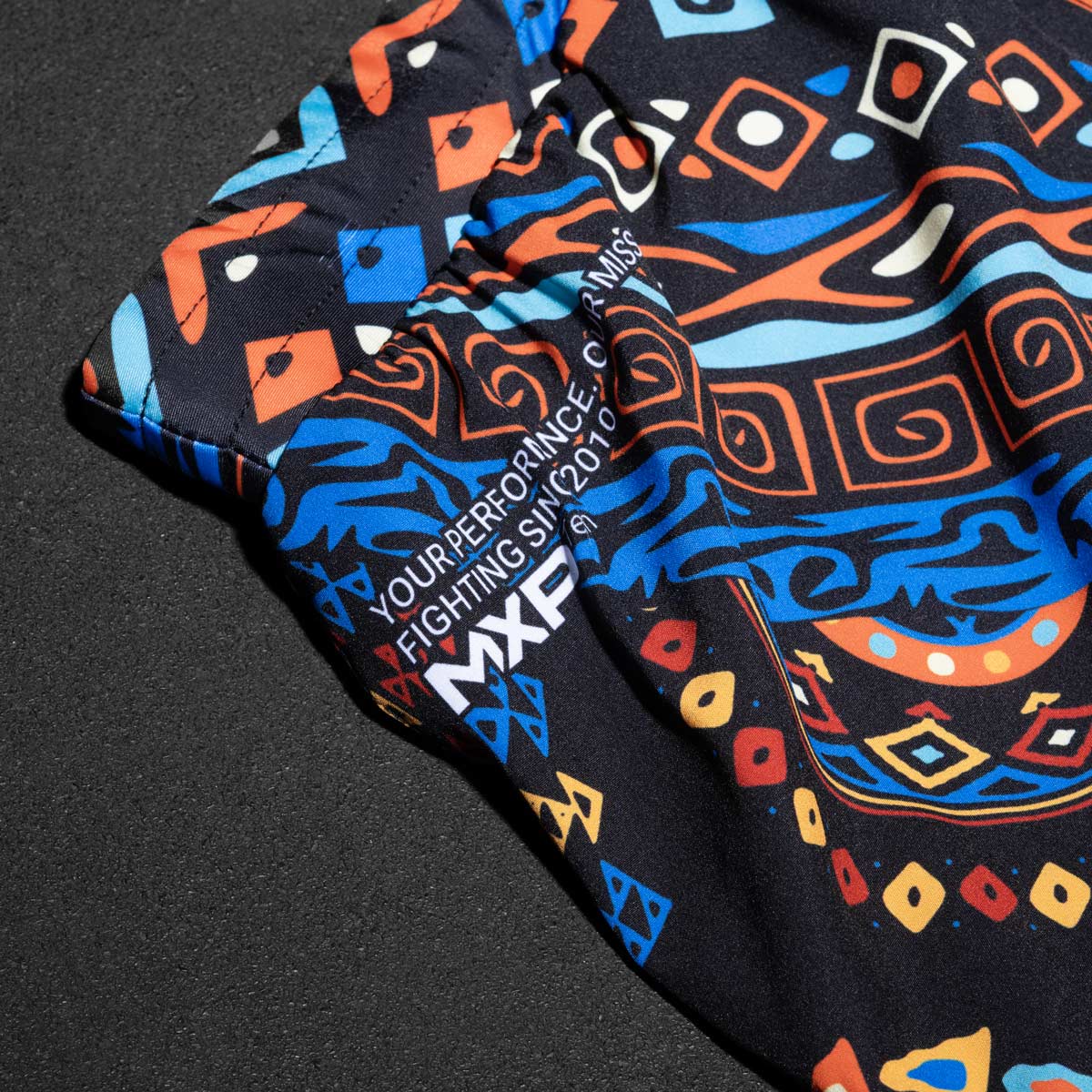 Ideal für Muay Thai, MMA oder funktionelles Training – diese Fightshorts bieten Komfort, Atmungsaktivität und Stabilität in jeder Situation. Ein echter Allrounder für Kampfsportler.