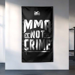 Die Gym Flag „MMA is not a crime“ setzt ein klares Zeichen für die Anerkennung von Mixed Martial Arts, Grappling und anderen Kampfsportarten. Sie verleiht deinem Gym Charakter und steht für Leidenschaft und Stolz im MMA.