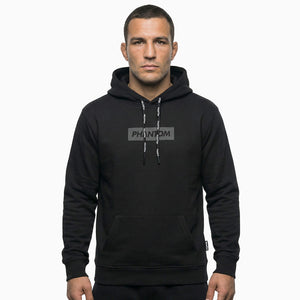 Hochwertiger Phantom Athletics Hoodie ZERO in Schwarz‑Grau mit komfortabler Passform, perfekt für Kampfsport‑Athleten im Muay Thai, MMA, Boxen oder Kickbox‑Training. Der stylische Kapuzenpullover vereint urbanen Streetwear‑Look mit funktionalem Komfort für Training, Warm‑ups und Freizeit im Gym.
