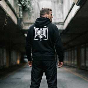 Hochwertiger Phantom Athletics Hoodie Germany Schwarz mit kräftigem Deutschlanddesign, atmungsaktivem Material und optimaler Bewegungsfreiheit bei Training und Aufwärmen.