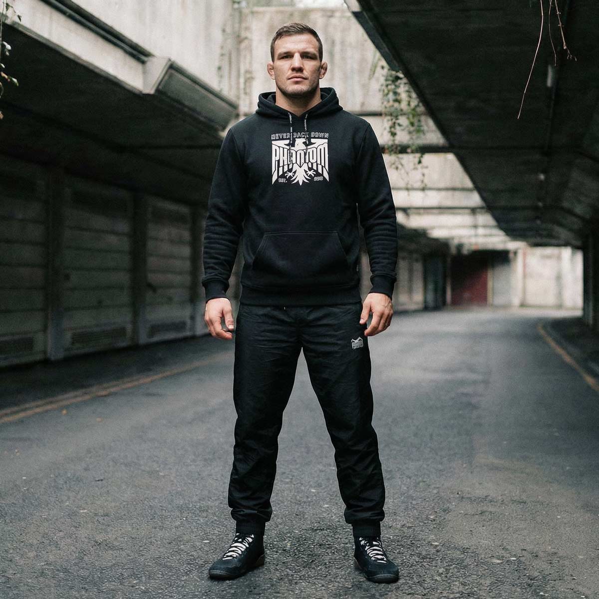 Robuster Hoodie Germany NBD Black von Phantom Athletics für Kampfsport-Athleten, der Komfort, Style und Bewegungsfreiheit verbindet.