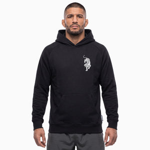 Der Phantom Athletics Tiger Yant Hoodie verbindet hohen Tragekomfort mit einem kraftvollen Design aus der traditionellen Muay-Thai-Kultur. Ideal für Fighter und Kampfsportfans beim Warm-up, auf dem Weg ins Gym oder in der Freizeit.