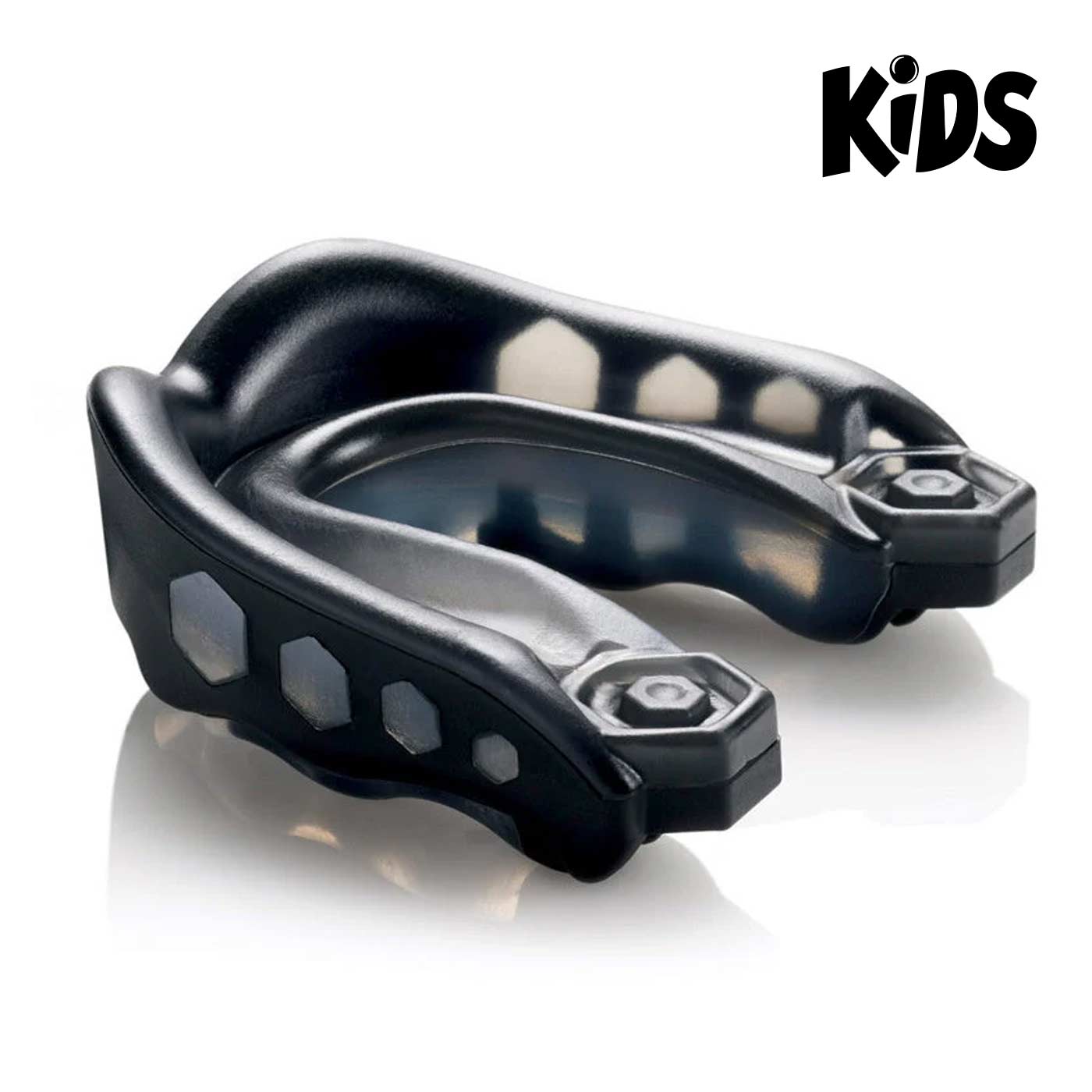 Der Kids Mouthguard Gel Max von Phantom Athletics bietet jungen Kämpfern zuverlässigen Schutz für Zähne und Kiefer bei MMA, Boxen oder Kickboxen. Dank Gel-Technologie passt sich der Zahnschutz optimal an und sorgt für hohen Tragekomfort und sicheren Sitz im Training oder Sparring.