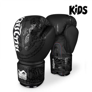 Die Phantom Athletics Kinder Boxhandschuhe – Muay Thai bieten jungen Kämpfern optimalen Schutz und Komfort beim Training und Sparring.
