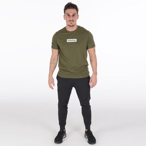 Die Trainingshose Shadow für Kinder kombiniert sportlichen Stil mit funktioneller Performance. Perfekt für energiegeladene Kampfsportler im Gym, auf der Matte oder in der Freizeit.