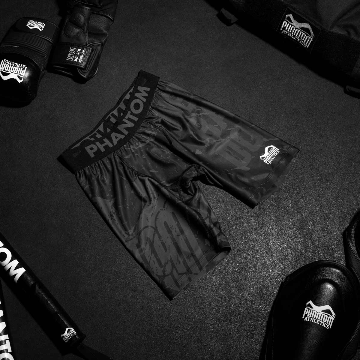 Phantom Athletics Fightshorts Vector Germany mit modernem Deutschland-Design. Leicht und strapazierfähig, perfekt für Kampfsportarten wie MMA, Grappling und Kickboxen.