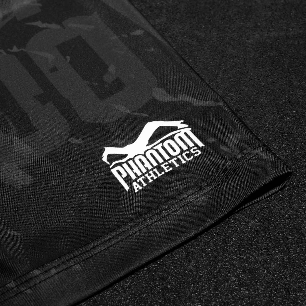 Funktionale Phantom Athletics Fightshorts Vector Germany mit sportlichem Deutschland-Motiv. Perfekt für Kampfsportler, die Komfort und Stil in MMA und Grappling schätzen.