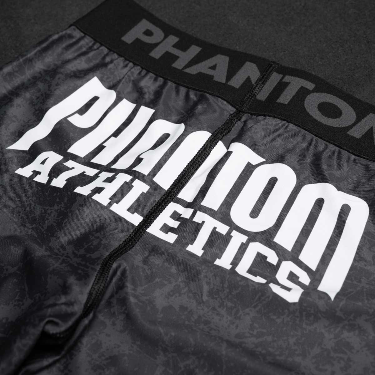 Die Phantom Vector Serious MMA Compression Fight Shorts im Smiley Design für deinen Kampfsport. Mit hochwertigem Sublimationsdruck.