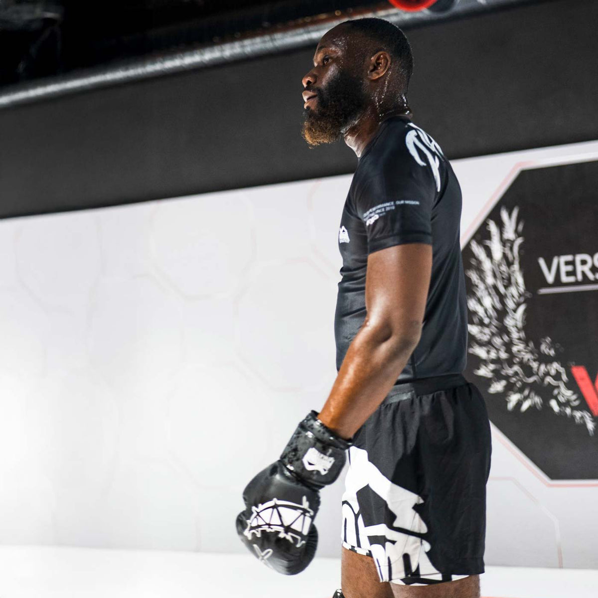 Die Phantom Athletics Fightshorts Fusion-R 2in1 „Savage“ sind aus 92% Polyester und 8% Spandex gefertigt, was für eine angenehme Passform und Flexibilität sorgt.