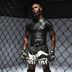 Die Phantom Athletics MMA Sparring Gloves Serious bieten optimalen Schutz und Flexibilität für intensives Sparring und Grappling. Die offene Handfläche ermöglicht uneingeschränkte Bewegungsfreiheit.