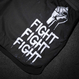 Das markante „Fight Fight Fight“-Design unterstreicht deine mentale Stärke und deinen Kampfgeist. Kombiniert mit Phantom-typischer Qualität sind diese Shorts wie geschaffen für ambitionierte Kampfsportler.