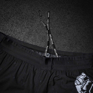 Die ergonomische Passform, kombiniert mit seitlichem Schlitz und elastischem Bund, sorgt bei diesen Phantom Fightshorts für perfekten Sitz. Egal ob im Stand oder am Boden – du bleibst flexibel und fokussiert.