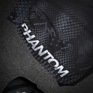 Für ambitionierte Kampfsportler sind diese Phantom Fightshorts die ideale Wahl: atmungsaktiv, reißfest und leistungsorientiert. Egal ob im Gym, auf der Matte oder im Käfig – du bist bestens ausgerüstet für jedes Training.