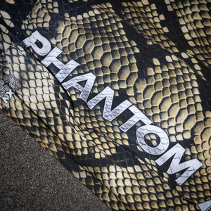 Das Phantom Athletics Logo und das charakteristische Schlangen-Design setzen ein starkes visuelles Statement. Diese Fightshorts sind die perfekte Kombination aus Stil, Komfort und Performance für moderne Kampfsportler.