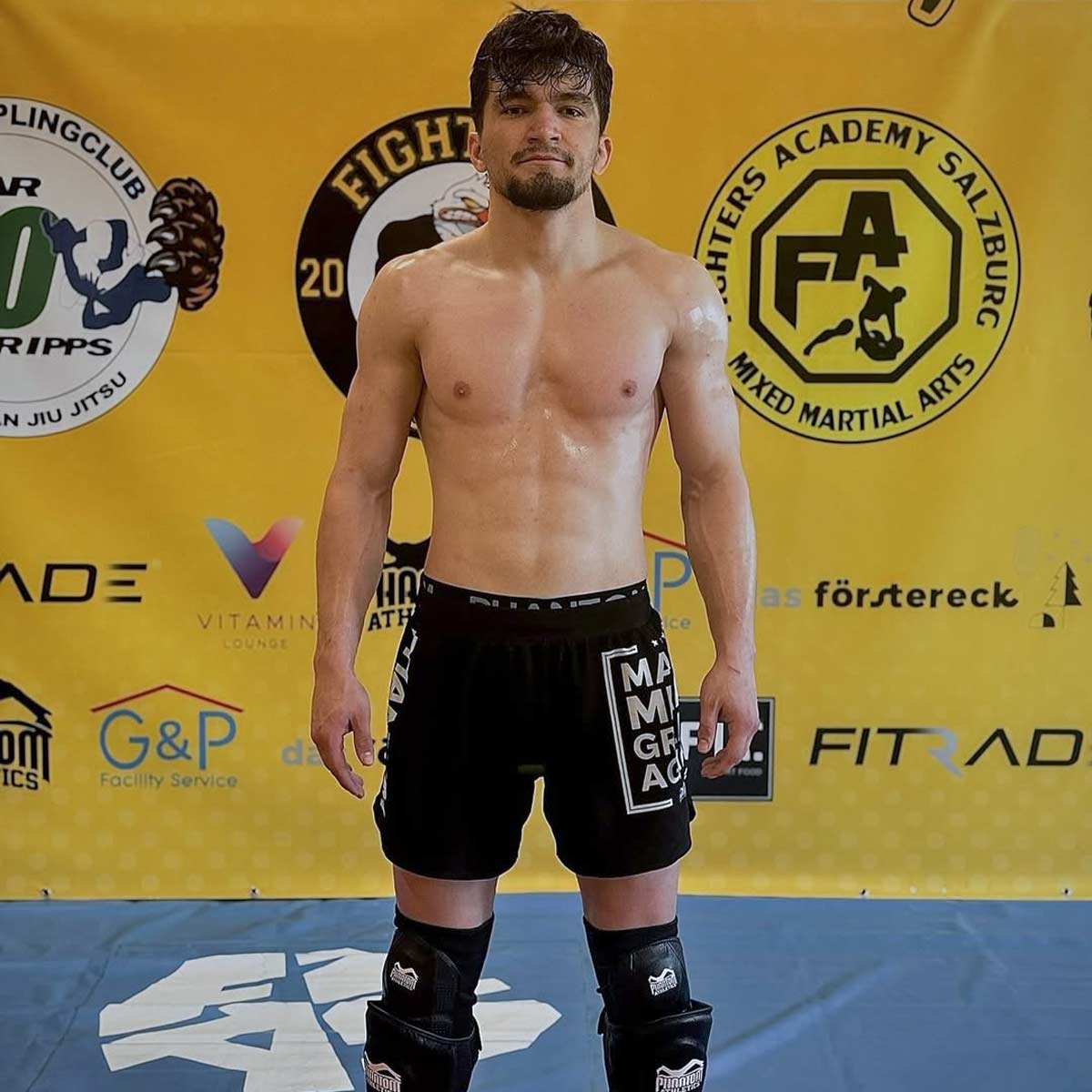 Fightshorts FUSION-R - Make MMA Great Again - Schwarz