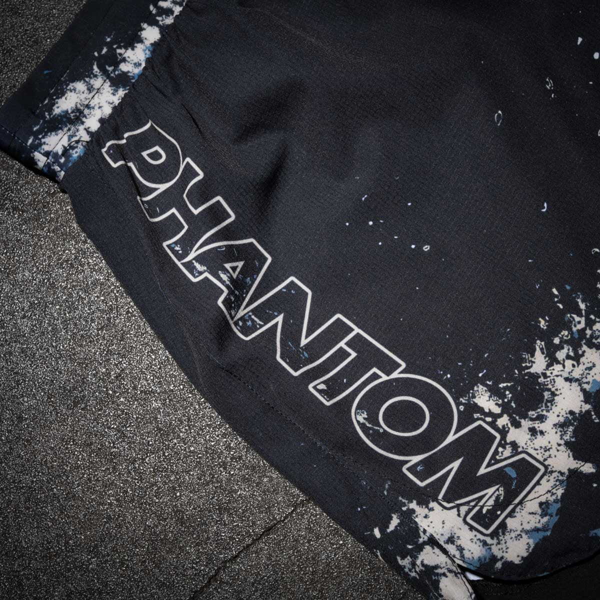 Mit diesen Phantom Fightshorts bist du bestens ausgerüstet für intensives Sparring, Grappling oder No-Gi Training. Das hochwertige Material sorgt für Langlebigkeit und optimale Bewegungsfreiheit.