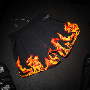 Diese Phantom Fightshorts überzeugen durch einen sicheren Sitz, verstärkte Nähte und ein reißfestes, leichtes Material. Ob bei harten Takedowns, Ground-and-Pound oder Sparring – sie bleiben stabil und machen jede Bewegung mit.