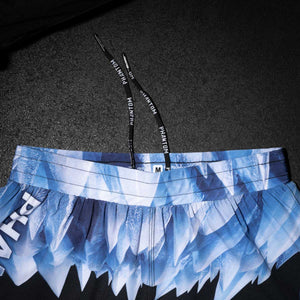 Die Fusion-R Iceman Fightshorts von Phantom Athletics sind robust verarbeitet und halten auch härtesten Trainingseinheiten stand. Ob Takedown, High Kick oder Transition – das leichte Material unterstützt jede Bewegung im Stand und am Boden.