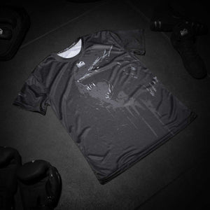 Das Phantom Athletics Trainingsshirt EVO – Werewolf bringt animalische Energie ins Kampfsporttraining. Das kraftvolle Werwolf-Motiv steht für Aggressivität, Ausdauer und instinktives Kämpfen – perfekt für MMA, No-Gi und Kickboxen.