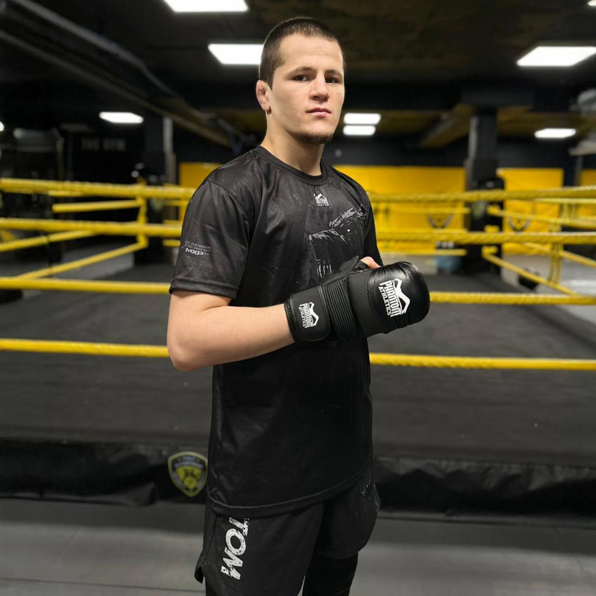 Fightshorts Fusion R Werewolf von Phantom Athletics in dynamischem Werewolf-Design, ideal für MMA-Training, Kickboxen und Sparring-Sessions.