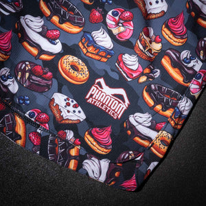 Stylische MMA Shorts im Wüstentarn-Look, die Funktionalität und Design vereinen. Phantom Athletics steht für Qualität im Kampfsport – auch bei intensiven Belastungen.