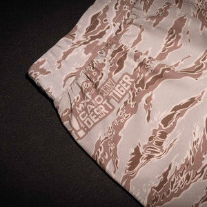 Die Phantom Athletics Fightshorts „MGS Desert Tiger“ überzeugen durch ihr leichtes, schnelltrocknendes Material und einen sicheren Sitz – ideal für alle Kampfsportarten.