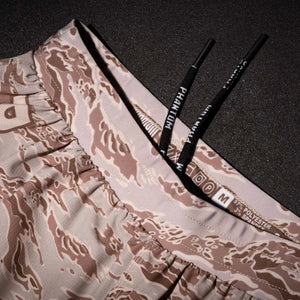 Robuste und bequeme Fightshorts mit elastischem Bund und Klettverschluss – perfekt für explosive Techniken im Grappling, Kickboxen und funktionellen Training.