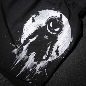 Die Phantom Athletics Fightshorts Fusion-R Pumpkill kombinieren Halloween-Vibes mit technischer Performance für dein Kampfsporttraining. Mit dem Kürbis-Totenkopf-Design bringst du Style und Präsenz auf die Matte – perfekt für MMA, Kickboxen und No-Gi Grappling.