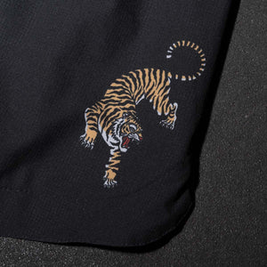 Fightshorts mit auffälligem 