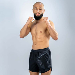 Leichte und strapazierfähige Kampfsport-Shorts von Phantom Athletics mit auffälligem Werwolf-Motiv. Entwickelt für höchste Ansprüche im Grappling, Muay Thai und Functional Training.