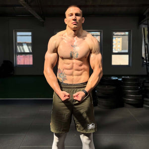 Die Phantom Athletics Fightshorts „Evo Warfare Army Camo“ kombinieren robustes Design mit optimaler Funktionalität – perfekt für MMA, BJJ und Kickboxen. Der camouflage-inspirierte Look verleiht dir einen markanten Auftritt im Training und Wettkampf.