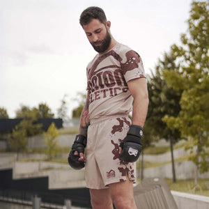 Die „EVO Warfare Sand Camo“ Fightshorts von Phantom Athletics bieten dir maximale Bewegungsfreiheit und Komfort für intensives Training. Das leichte, elastische und reißfeste Material sorgt für eine optimale Passform, während der seitliche Schlitz zusätzliche Flexibilität bei jedem Kick und Schlag ermöglicht. Ideal für MMA, BJJ, Kickboxen und Grappling.