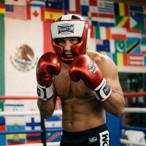 Der Phantom Athletics Headguard Mexico Full Face in Rot-Weiß bietet maximalen Schutz für Gesicht und Kopf bei intensivem Kampfsport wie Boxen, MMA und Kickboxen. Die verstärkte Polsterung im Wangen- und Kinnbereich absorbiert Schläge zuverlässig und sorgt für sicheres Sparring auf höchstem Niveau.