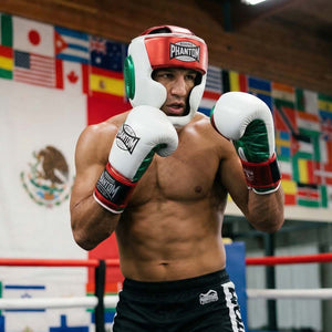 Die Phantom Athletics Boxhandschuhe Mexico in Grün/Weiß/Rot kombinieren klassisches Mexico-Design mit moderner Kampfsport-Performance für intensives Boxen, MMA und Kickboxen. Die ergonomische Passform und die hochwertige Polsterung sorgen für präzise Schlagführung und optimalen Schutz im Sparring und Training.