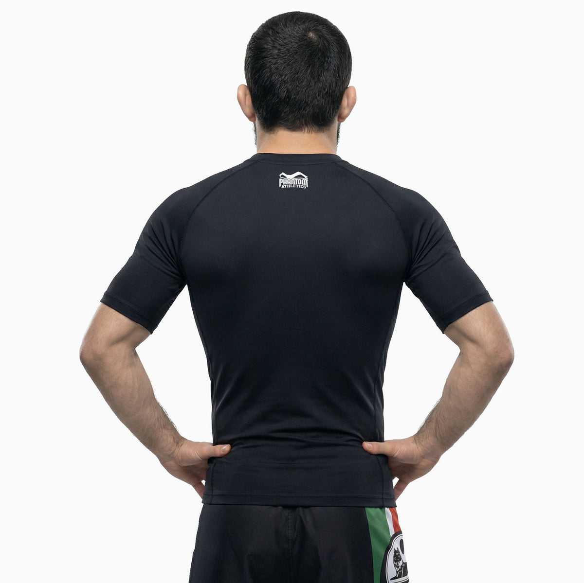 Stylisches Phantom Athletics Rashguard im Team Chechnya Schwarz-Grün Design mit flachen Nähten und enger Passform für hohen Komfort bei Jiu-Jitsu, MMA und No-Gi Training.