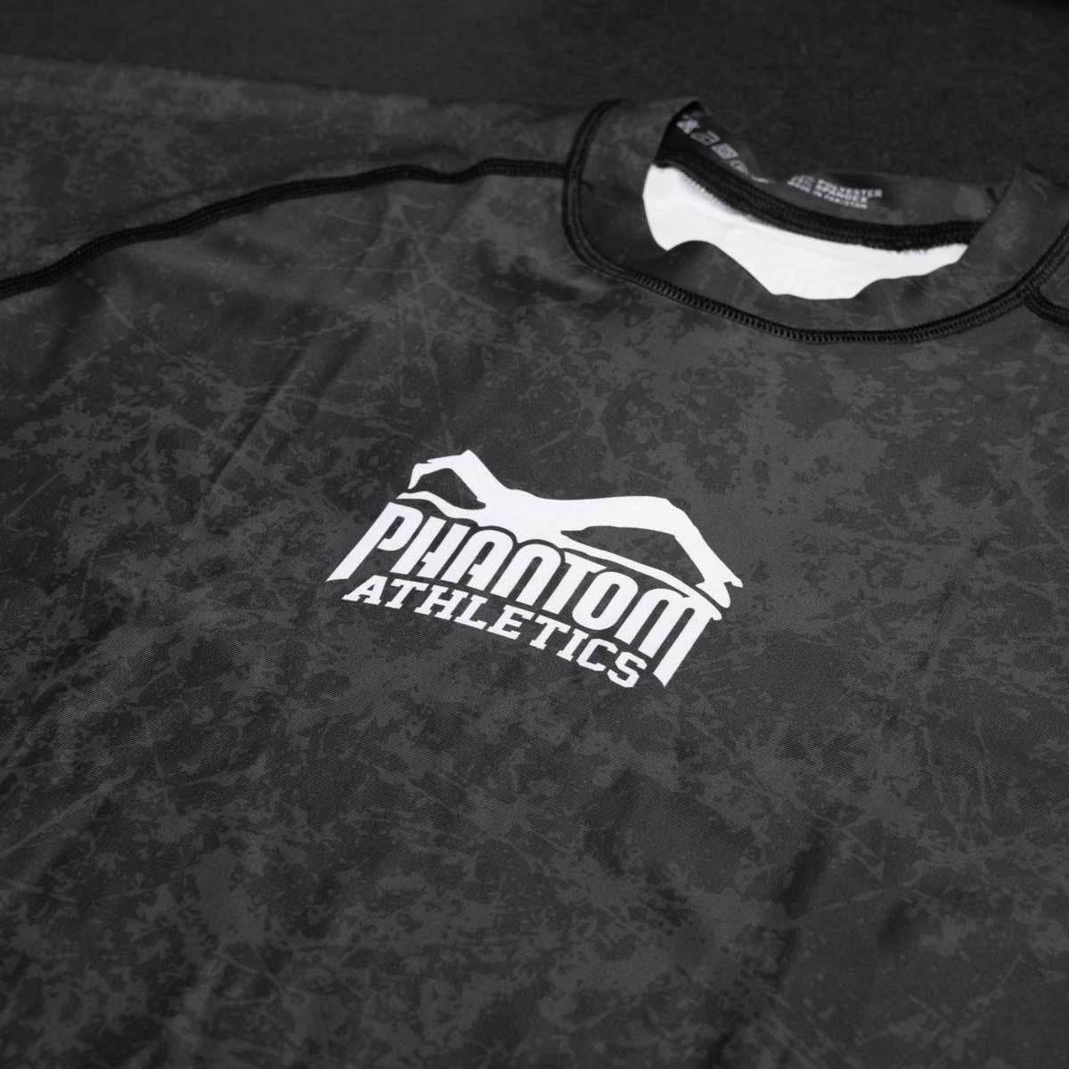 Phantom MMA Rashguard mit großem Serious Smiley Design auf dem Rücken und hochwertigem Sublimations Druck.