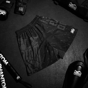 Phantom Athletics Fightshorts Evo Germany mit stylischem Deutschland-Design. Leichtes, strapazierfähiges Material sorgt für optimale Bewegungsfreiheit beim MMA, Grappling und anderen Kampfsportarten.