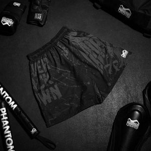 Hochwertige Phantom Athletics Fightshorts Evo Germany, ideal für Wettkämpfe und Training. Speziell für MMA, Muay Thai und Wrestling entwickelt, mit ergonomischer Passform.