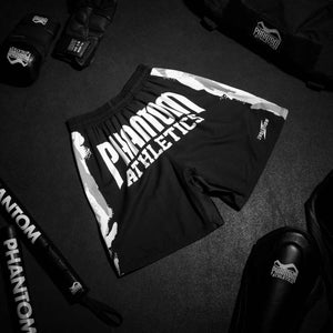 Das Warfare Urban Camo Design verleiht diesen Fightshorts einen unverwechselbaren Stil, ideal für das Training in MMA und Ringen. Die Shorts bestehen aus leichtem, reißfestem Material, das die Beweglichkeit fördert und die Muskeln unterstützt. Perfekt für Athleten, die Funktionalität und Ästhetik kombinieren möchten.