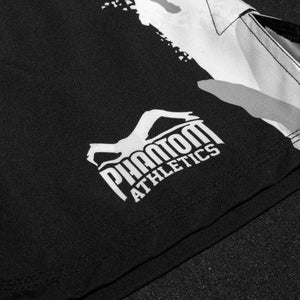 Die Fightshorts Warfare Urban Camo bieten optimalen Sitz und hohen Tragekomfort durch den verstellbaren Bund und das atmungsaktive Material. Entwickelt für Kampfsportarten wie BJJ und Grappling, unterstützen sie uneingeschränkte Bewegungsfreiheit und Flexibilität. Das Urban-Camo-Muster macht die Shorts zum Hingucker im Training.