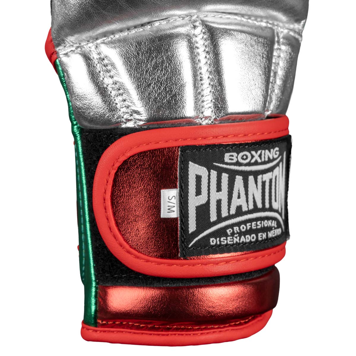 MMA Sparringshandschuhe von Phantom Athletics im markanten Silber/Grün/Rot-Design – kompromisslos robust und flexibel zugleich. Perfekt für Sparring, Stand-Fighting und Grappling-Training. Ideale Wahl für Athleten, die Protection & Bewegungsfreiheit wollen.