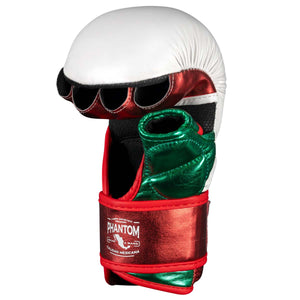 Premium MMA-Sparringhandschuhe von Phantom Athletics im Mexico-Design, ideal für Sparring, Boxtraining und Muay Thai-Workouts im Gym. Die ergonomische Form und das dämpfende Material sorgen für sicheren Halt und schonen Handgelenke sowie Handflächen. Perfekt für intensives Kampfsport- und MMA-Training mit Fokus auf Leistung und Sicherheit.