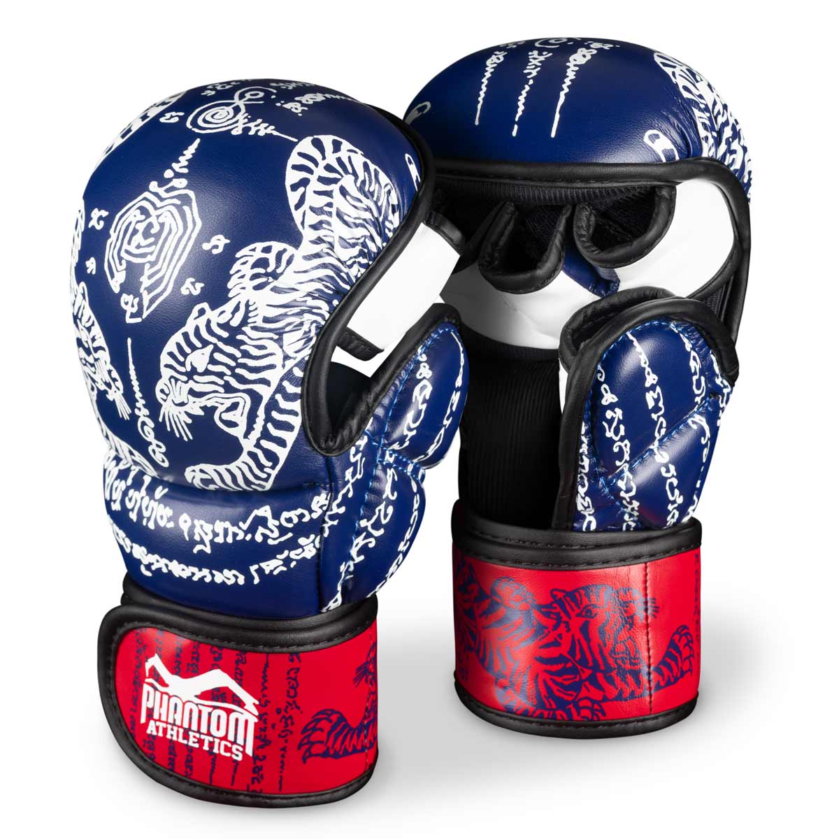 Phantom Muay Thai-handschoenen voor Thaiboksen en MMA-sparren, competitie en training. In het traditionele Sak Yant dessin en de kleur blauw/rood.