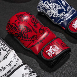 Phantom Athletics Sparring Handschuhe Muay Thai in Rot: Ideal für Sparring und Muay Thai Training, bieten diese Handschuhe maximale Sicherheit und eine perfekte Passform.