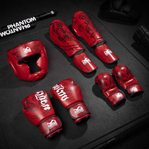 Sparring Handschuhe in Rot für intensives Muay Thai Training: Perfekt für Training und Wettkampf, mit herausragender Polsterung und Stabilität.
